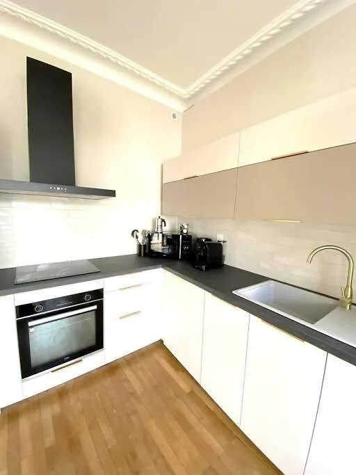 Apartment T3 De 73 M2 , Garage , Vue Montagnes Et Chateau Annecy